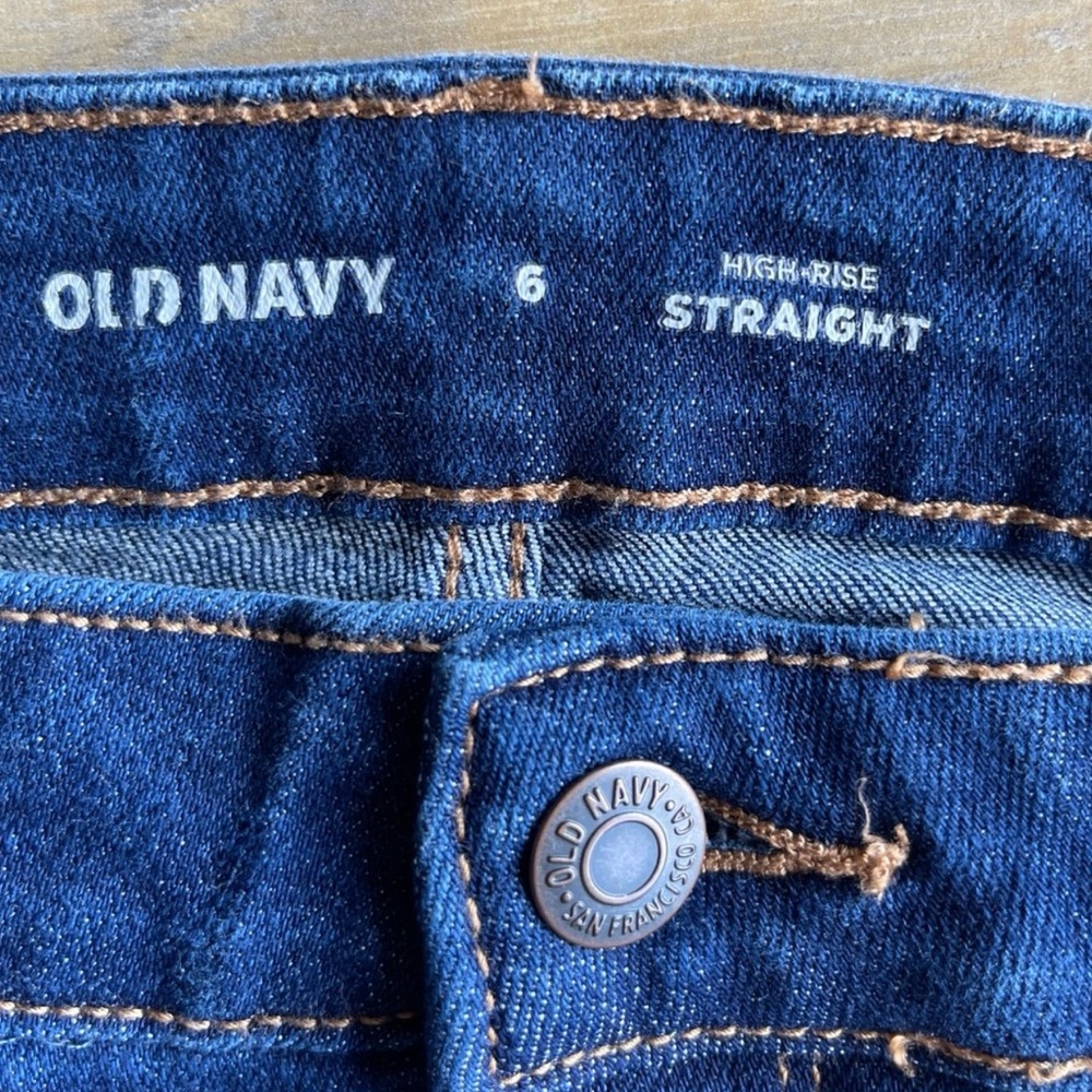 Old Navy High Rise Straight Jeans - Picture 3 of 4